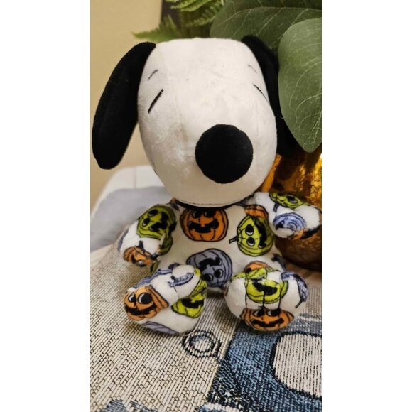 Hallmark 2021 Peanuts Great Pumpkin Charlie Brown Snoopy Plush - Picture 2 of 7